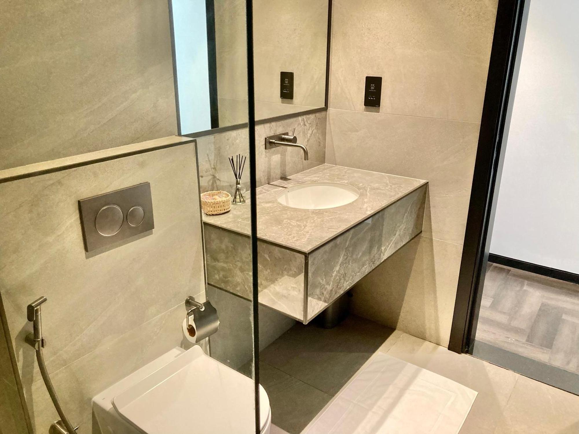 Elegant 2bhk In O Ten, Al Jaddaf Luxury & Comfort Combined Dvr 411 *