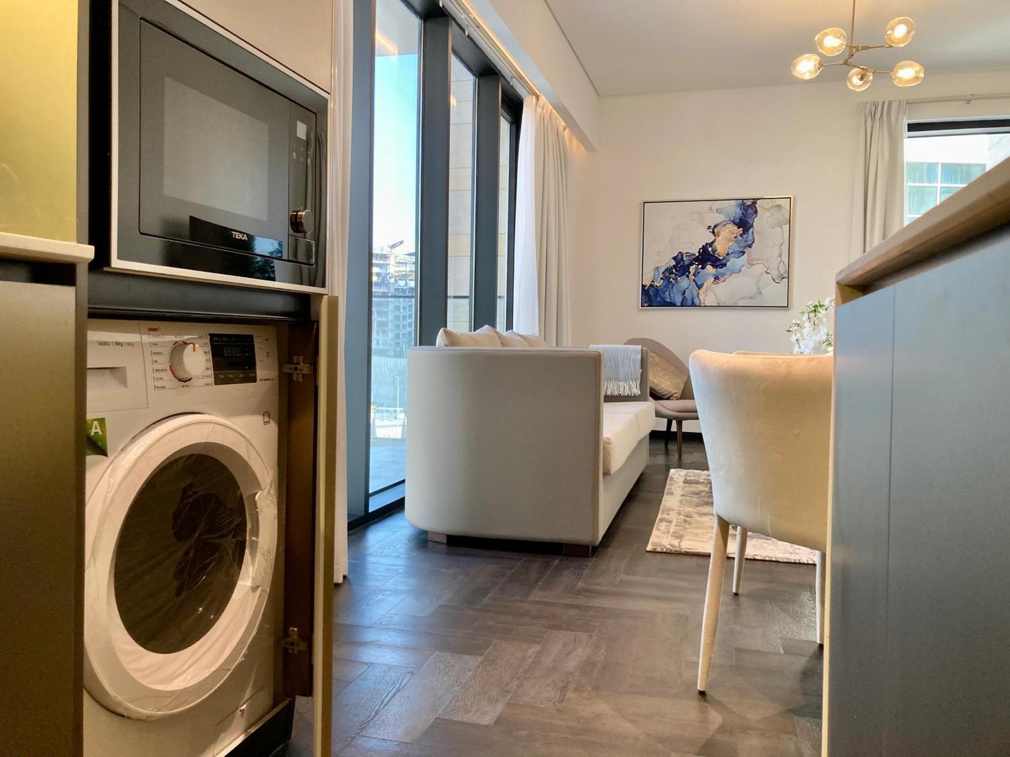 Elegant 2bhk In O Ten, Al Jaddaf Luxury & Comfort Combined Dvr 411 * Dubai